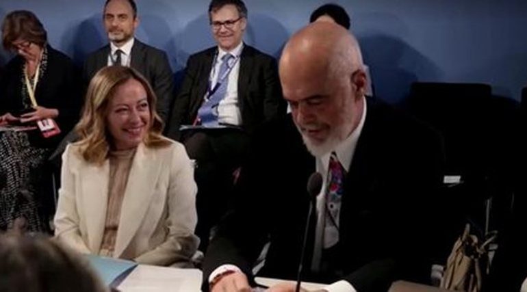 “Kjo studion vetëm kundërshtarët”, Rama dhe Meloni batuta me njëri-tjetrin në tryezën e liderëve në Britani, kryeministrja italiane: Ky e njeh më mirë se unë politikën….