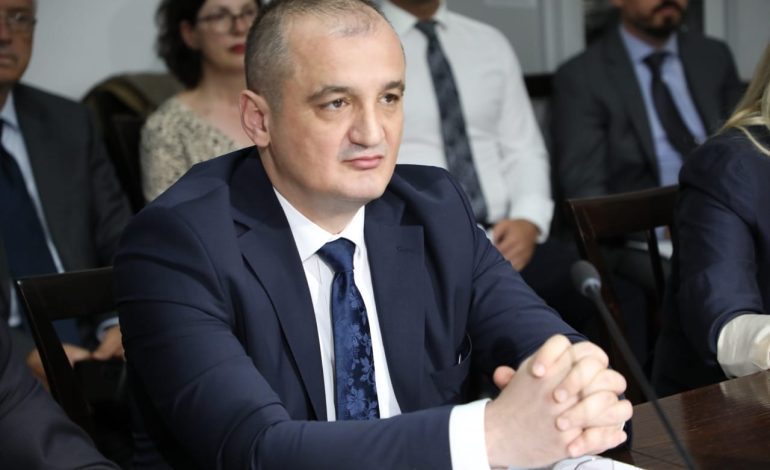 Raportimi i KLSH në Kuvend ‘mbahet peng’ nga Komisioni i Ekonomisë