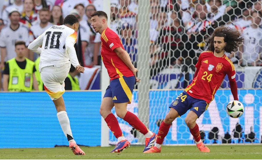 “U zemërova…”, Kroos thyen heshtjen për anglezin Taylor: Ishte penallti, por arbitri s’donte ta jepte
