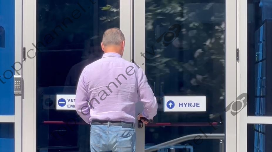 Pas një ore në SPAK, Pjerin Ndreu del nga Prokuroria e Posaçme: Po hetohem për shpërdorim detyre, është proces politik…