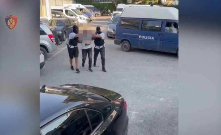 EMRI/ Bashkëpunëtor në tentativë për vrasje, arrestohet në Tiranë 38-vjeçari i shpallur në kërkim, pjesë e një grupi të strukturuar kriminal