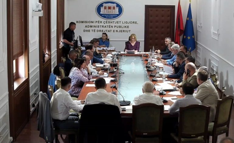 Komisioni i Ligjeve/ Alibeaj: Sot po thyhet rekord i ri, po i dhurohet mandati i katërt Edi Ramës! Bushka: Më shumë justifikuat humbjet, se sa argumentuat