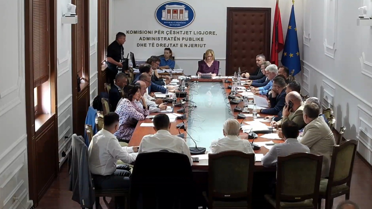 Komisioni i Ligjeve/ Alibeaj: Sot po thyhet rekord i ri, po i dhurohet mandati i katërt Edi Ramës! Bushka: Më shumë justifikuat humbjet, se sa argumentuat