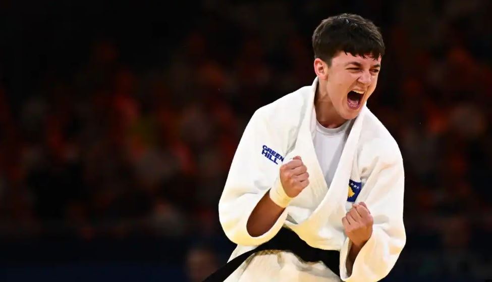 Performancë fantastike/ Laura Fazliu, i dhuron Kosovës medalje në Lojërat Olimpike