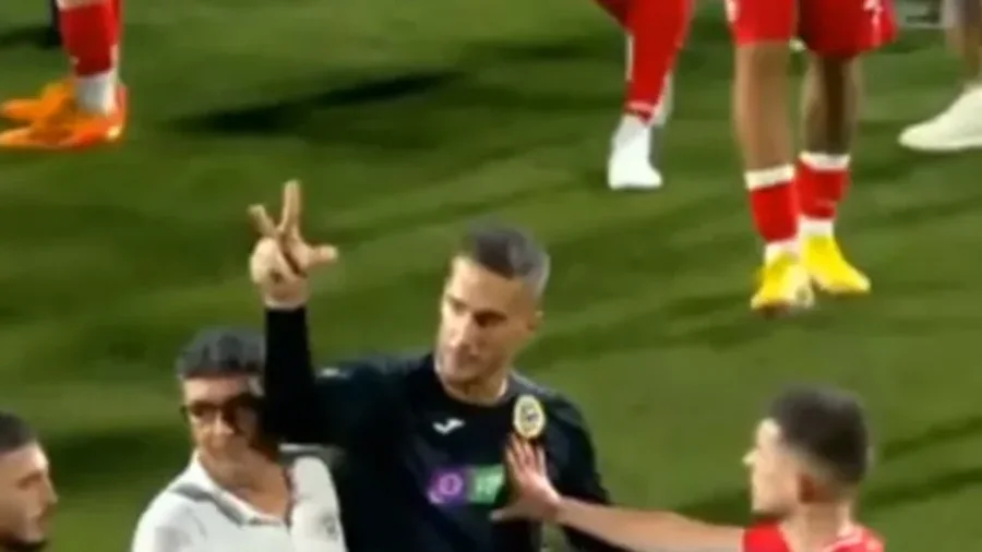 Skandal në Conference League, portieri serb përplaset me lojtarët e Partizanit