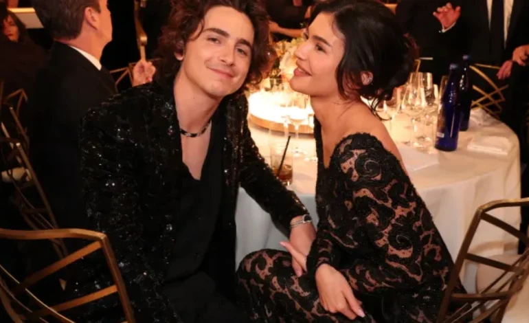 U përfolën për ndarje, por Kylie dhe Timothee qenkan duke u bërë gati për në altar