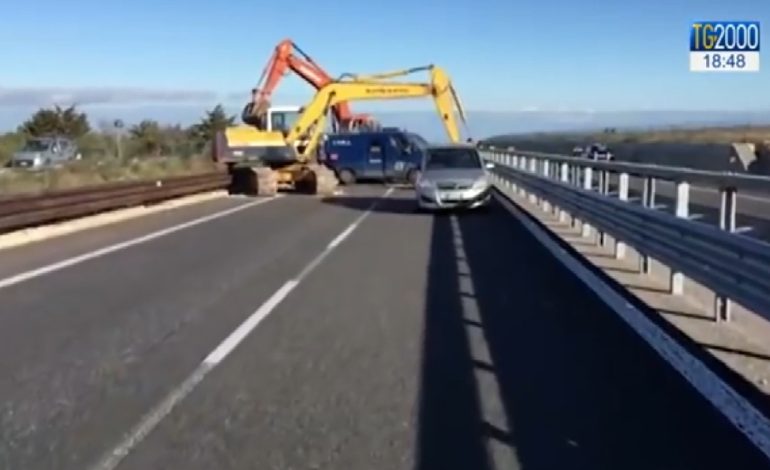 Skenë si në filmat hollivudianë, sulmohen automjetet e blinduara me 3 milionë euro