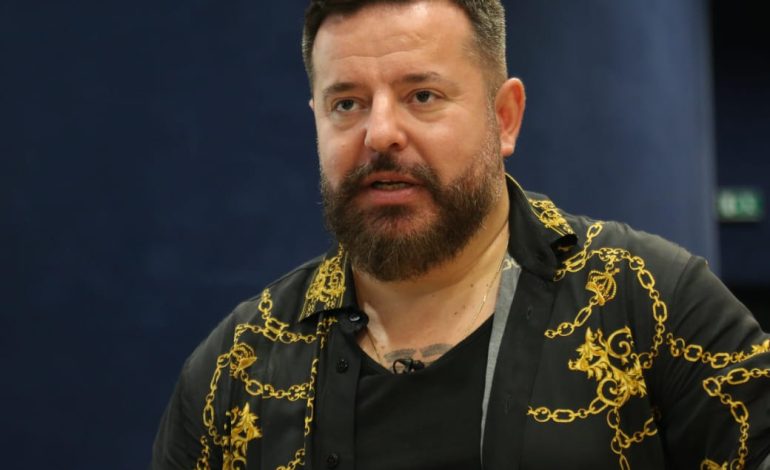 ‘Rikthimi i vonuar’ i baritonit Gëzim Myshketa në Durrës