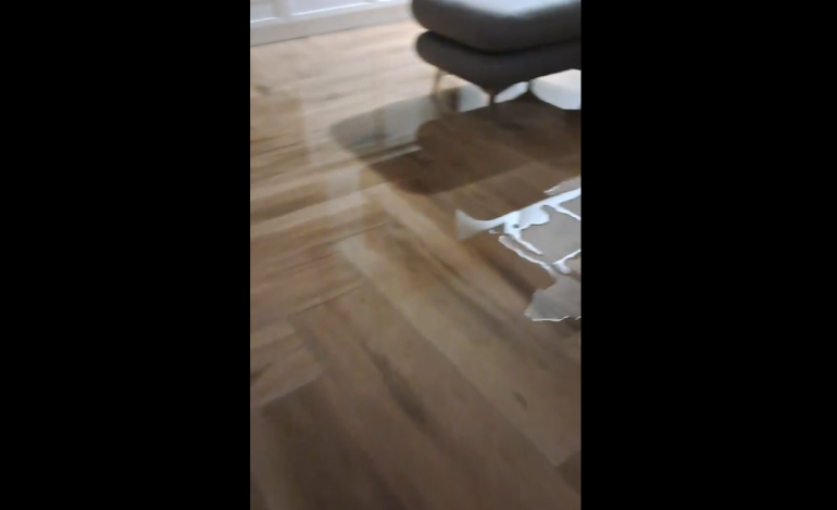 Denoncimi i banorëve të “Alb Adriatik” në Golem: Pallati i ri u ndërtua mbi gropën septike të kompleksit, ujërat e zeza mbushën banesat