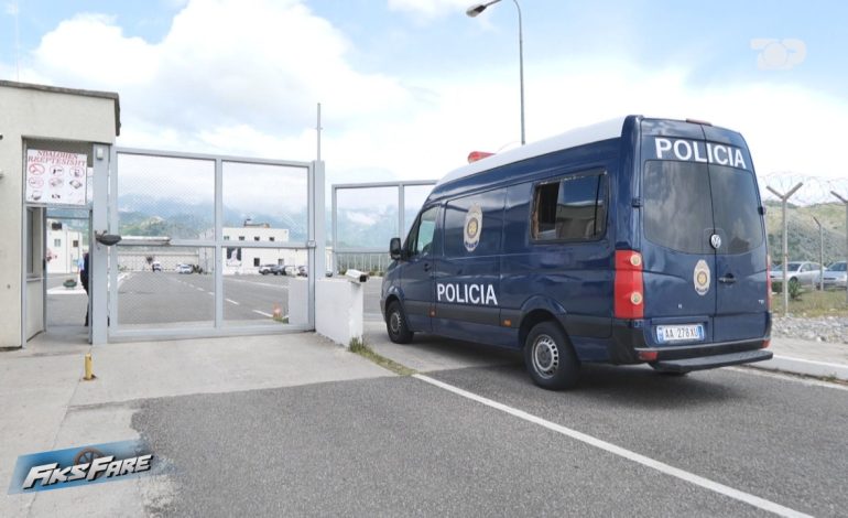 “Djali im ndodhet në koma, e rrahën gardianët në Burgun e Reçit”, denoncimi në Fiks Fare: Shkruan në letra se tentoi të vriste veten në qeli