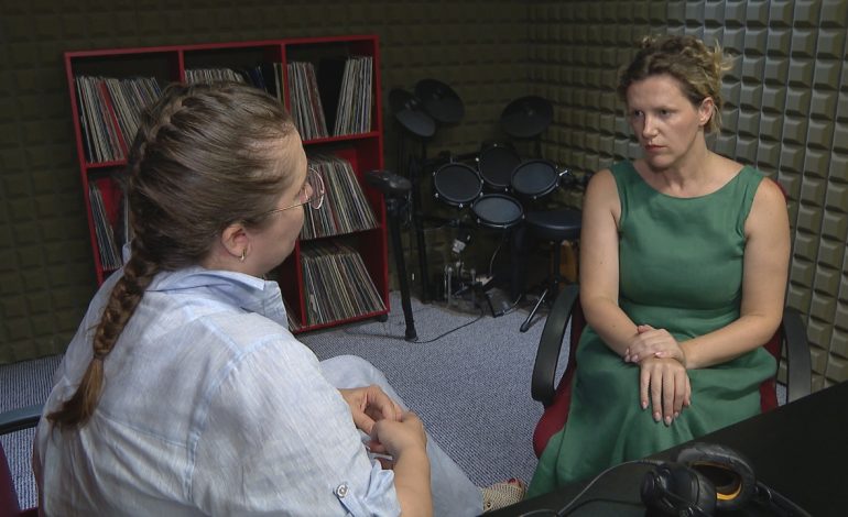 “Fol me Anila Hoxhën”/ Kushtetuesja kërkon ndërhyrje të Kuvendit për testamentin, gjyqtarja e lartë jep detaje