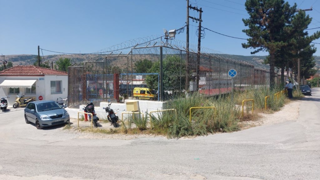 EMRI/ Shqiptari “kontrollonte” burgun e Janinës, ndërhyjnë forcat speciale, disa të arrestuar. Revoltë në burg, i vihet zjarri sendeve