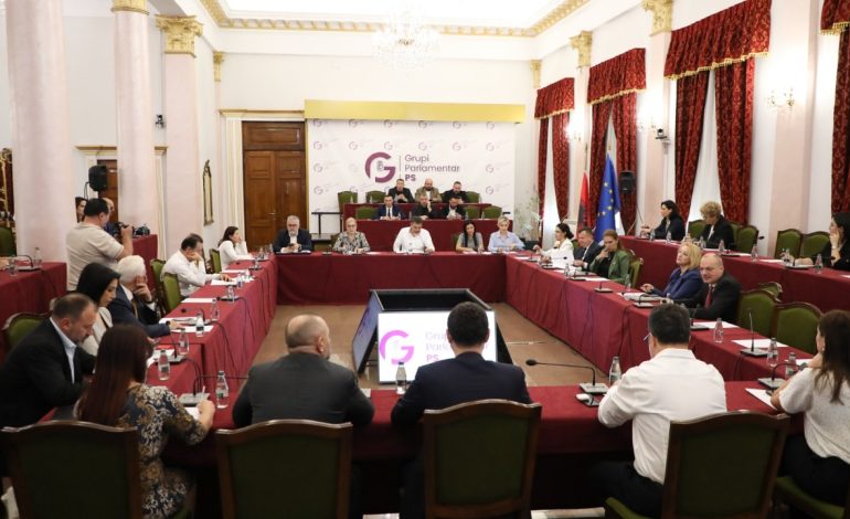 Mblidhet grupi parlamentar i PS: Të enjten interpelancë me Ministren e Shëndetësisë, u kërkua nga opozita