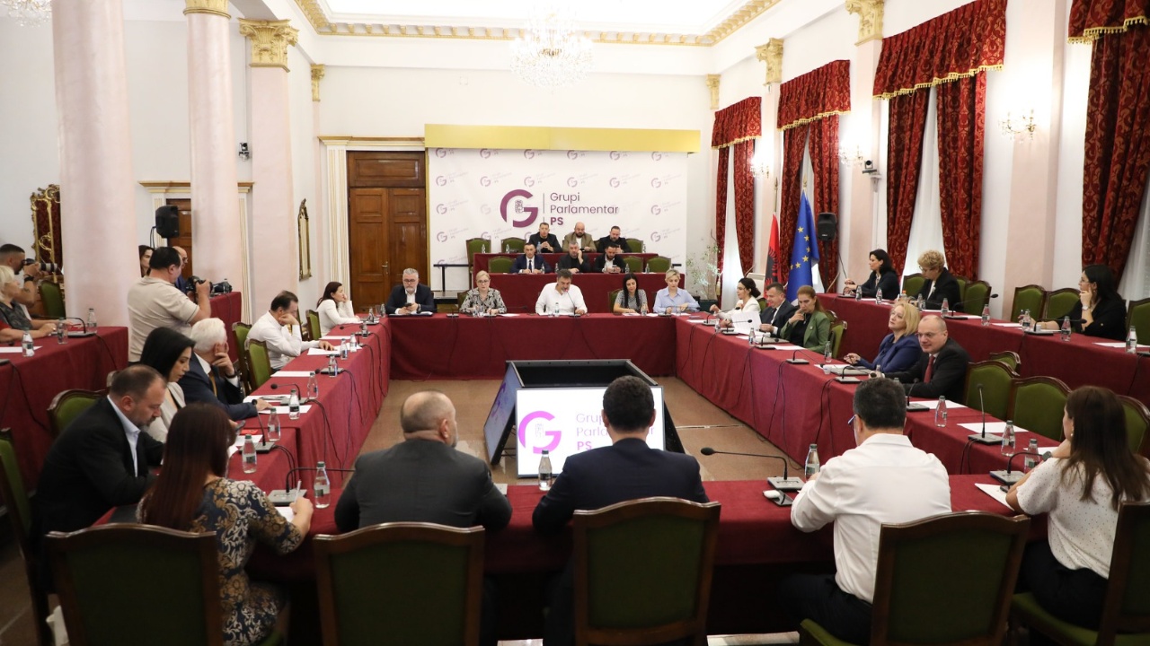 Mblidhet grupi parlamentar i PS: Të enjten interpelancë me Ministren e Shëndetësisë, u kërkua nga opozita