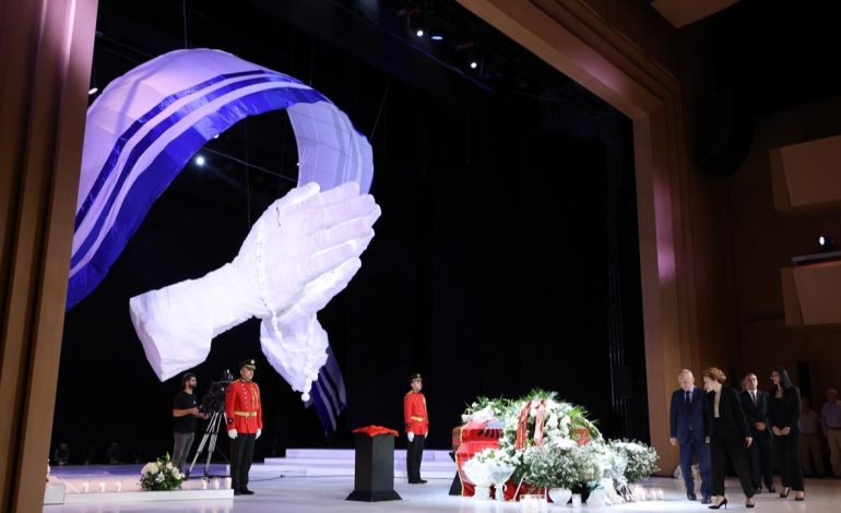 “Gjithmonë e kam adhuruar”/ Fatos Kongoli për Ismail Kadarenë: Ai është shkollë më vete letrare, të tjerët e imitonin