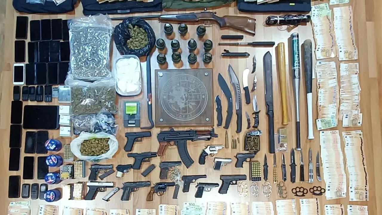 EMRAT/ U vinin flakën lokaleve e karburanteve, arrestohen 17 persona në Greqi, mes tyre shqiptarë! Zbulohet skema si u vendosnin gjoba pronarëve