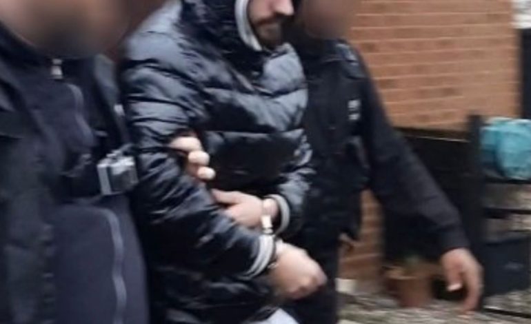 Emri/ Dënohet shqiptari pjesë e trafikut me “taksitë” e La Manshit, nga Franca në Angli (Foto)