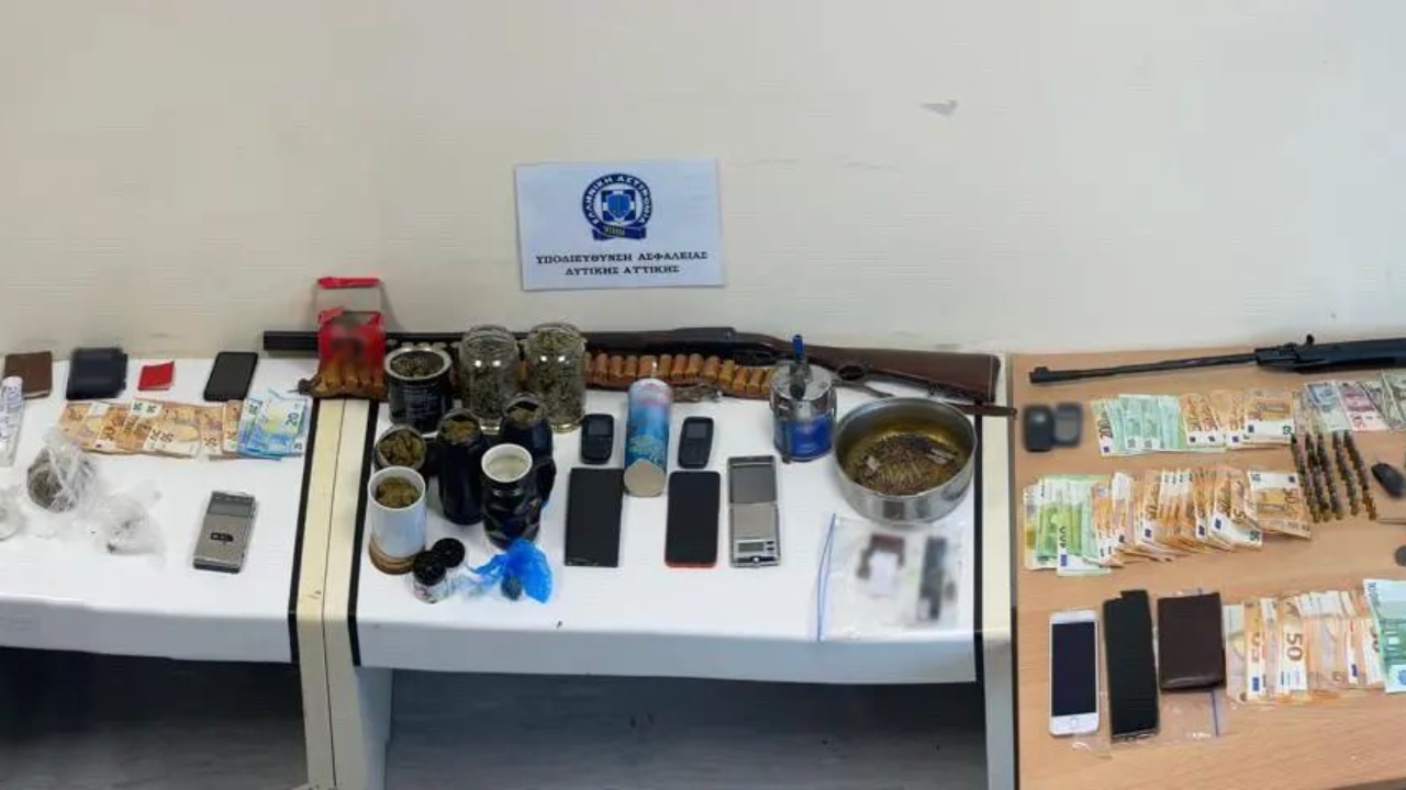 EMRAT/ Shpërndanin drogë në Athinë, në pranga 3 shqiptarë. Komunikonin në “Viber” me kode, zbulohet skema si operonin. Sekuestrohet drogë e armë