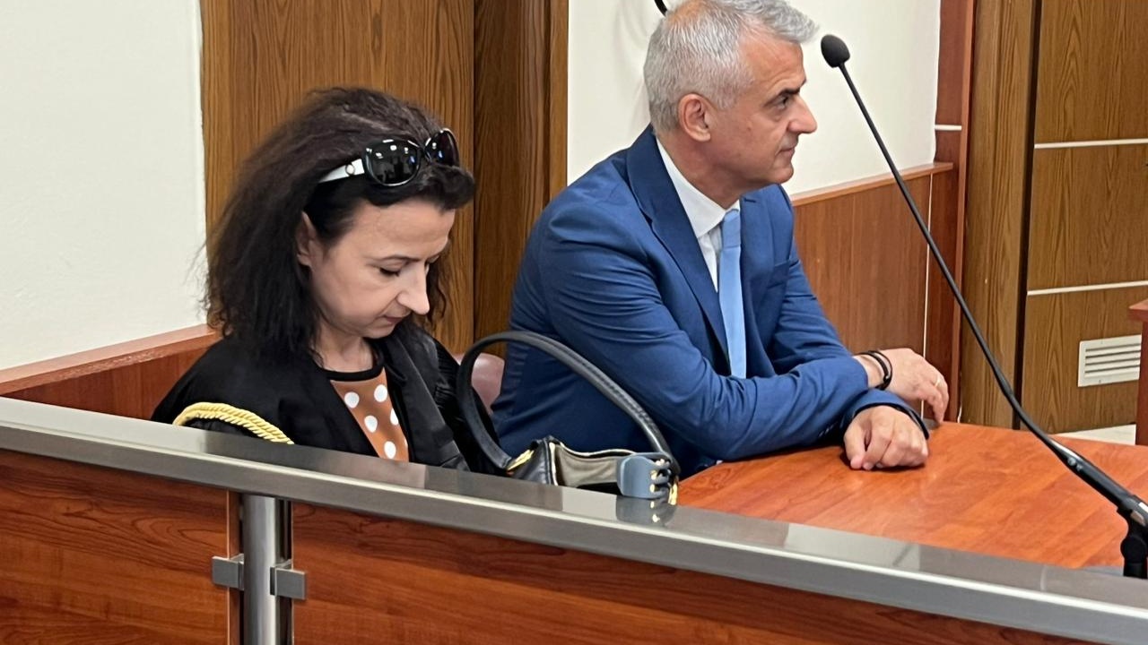 Beleri kundërshton dekretimin e datës së zgjedhjeve në Himarë, nis seanca gjyqësore, avokatja: Paditësi cenohet drejtpërdrejt