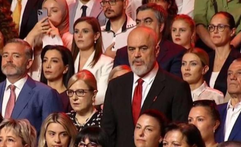 Dha dorëheqjen si kryetare e Kuvendit, Nikolla shfaqet krah Ramës në Kongresin e PS