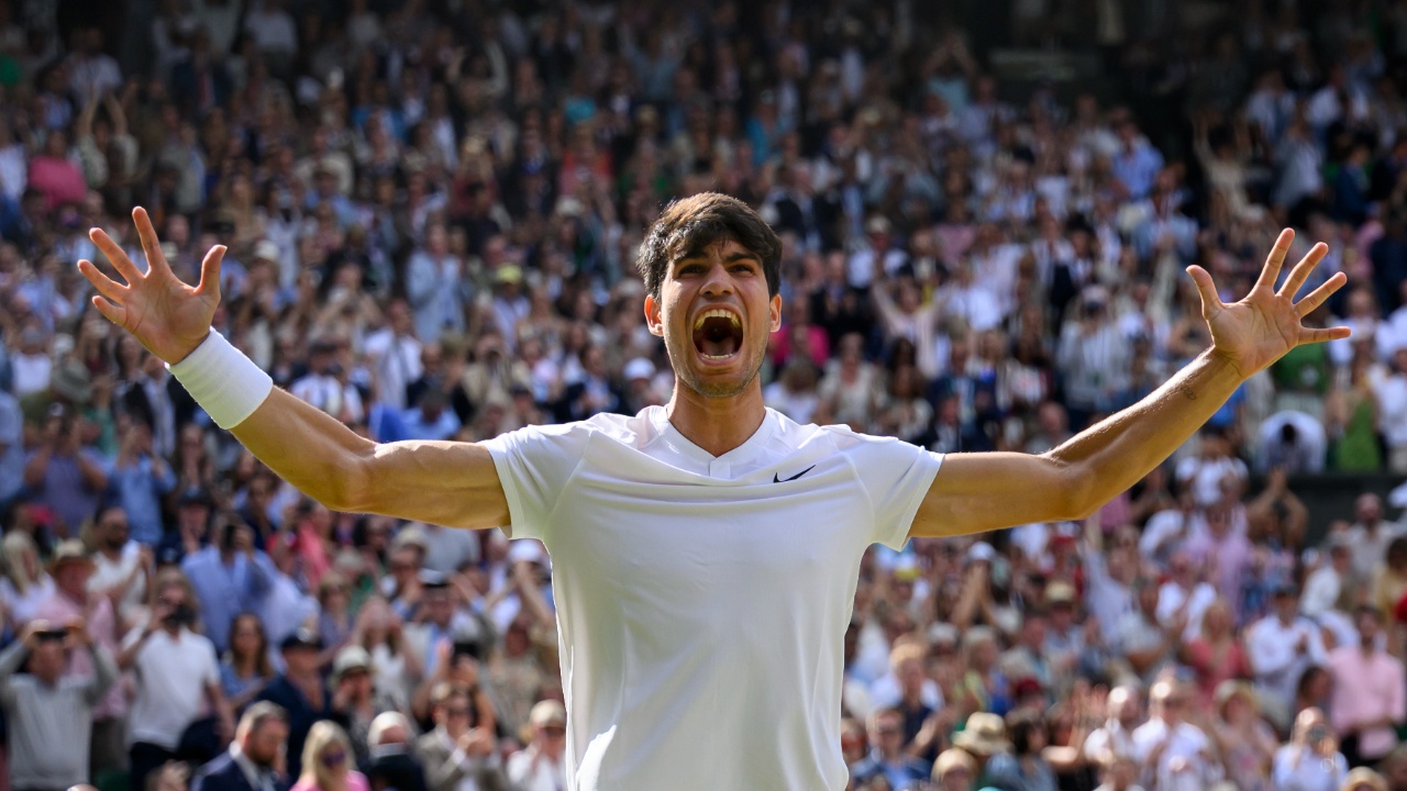 “Magji” e Alcaraz, talenti spanjoll dominon Djokovic dhe shpallet kampion i Wimbledon për vitin e dytë radhazi