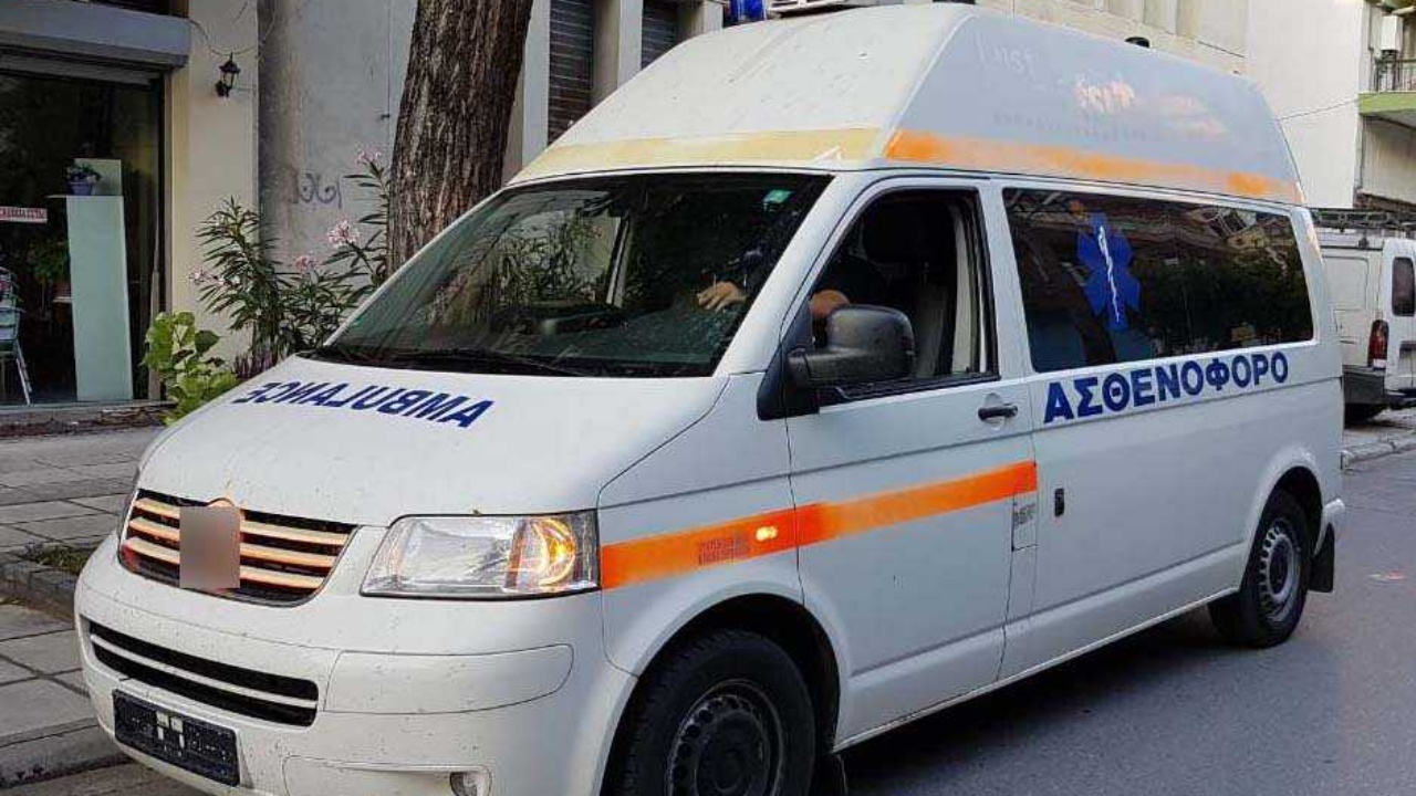 U vdiq djali autik në makinë, lirohen prindërit shqiptarë në Greqi! Dëshmia para autoriteteve: I pëlqente të rrinte atje, i çonim ujë dhe….