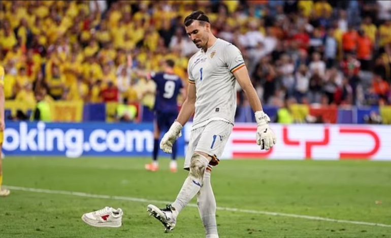 A gabuan fansat rumunë? Hodhën këpucë në fushë në golin e tretë të Holandës