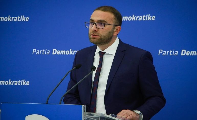 Skandali i mikrokredive/ Pasi e quajnë ushtar, grupi i PD mbështet Begajn: Konstatimet e Presidentit janë në një linjë me qëndrimet tona