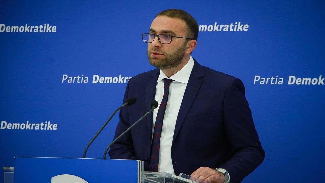 Skandali i mikrokredive/ Pasi e quajnë ushtar, grupi i PD mbështet Begajn: Konstatimet e Presidentit janë në një linjë me qëndrimet tona