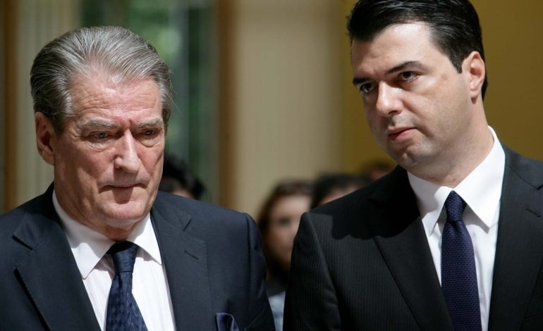 “Basha i gjuajti me llastiqe Berishës”, analistët: Duhet ta kishte vrarë politikisht, pastaj të merrej me Ramën