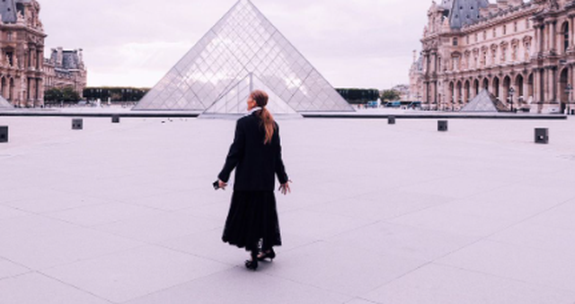 Celine Dion prek me postimin nga Parisi: Ka ende shumë gëzim në botë për t’u jetuar