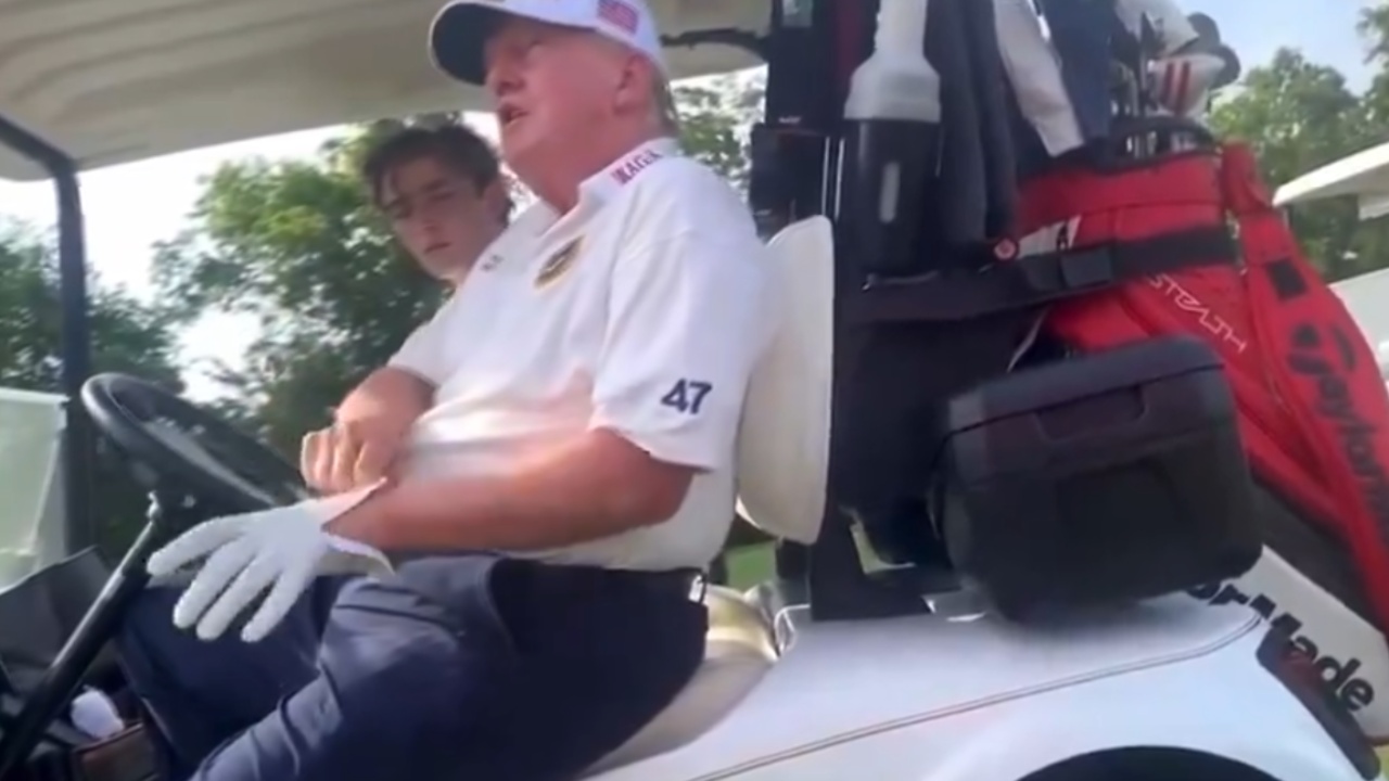 VIDEO/ “Grumbull i vjetër plehrash”, Donald Trump ofendon Joe Biden dhe Kamala Harris: A mund ta imagjinoni…