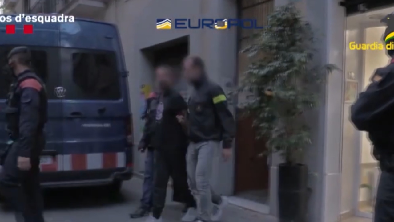 “T’i jepja 500 euro për respekt”, kush është trafikantja shqiptare pjesë e grupit kriminal, zbardhet përgjimi me ‘kolegun’: O shpirt…