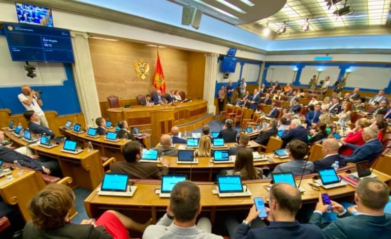 “SHBA e shqetësuar pas hyrjes së partive proruse në Qeverinë e Malit të Zi”, Ambasada amerikane: Janë kundër sanksioneve të Bashkimit Evropian kundër Rusisë