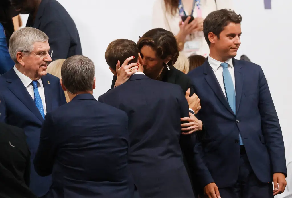 ‘E pahijshme’/ Puthja e Macron me ministren në Lojërat Olimpike po ‘çmend’ rrjetin