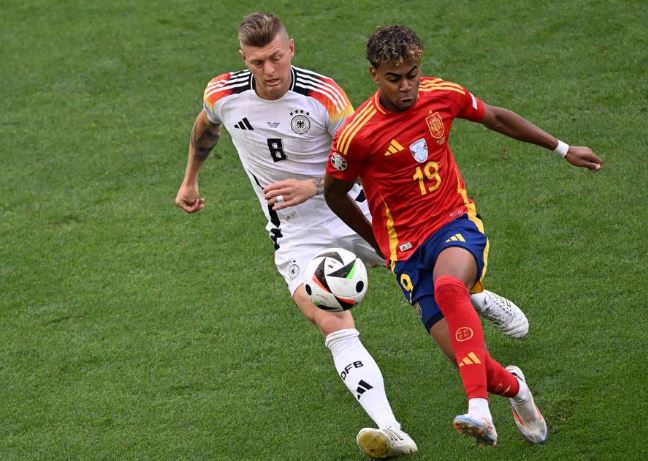 Paqe në 45 minuta, Gjermania dhe Spanja dhurojnë spektakël në pjesën e parë