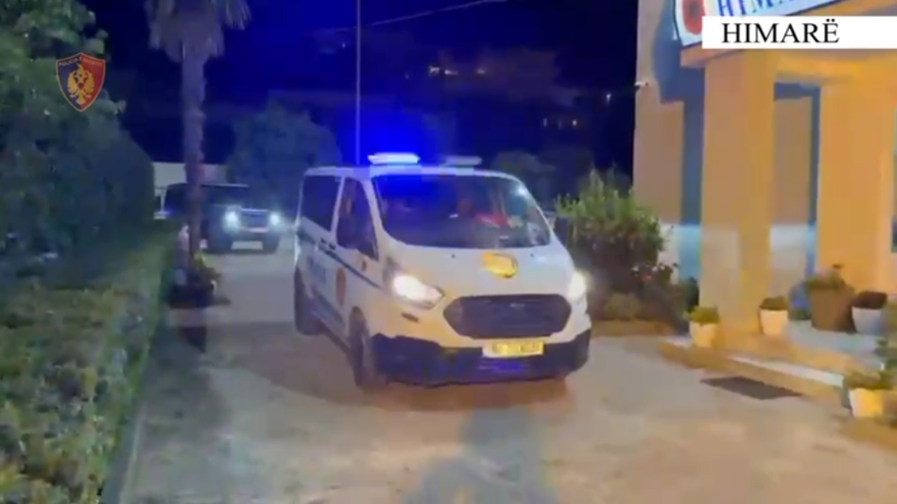 Qarkullonte me armë zjarri në makinë, vihet në pranga 25-vjeçari në Palasë! Në banesë i gjenden…