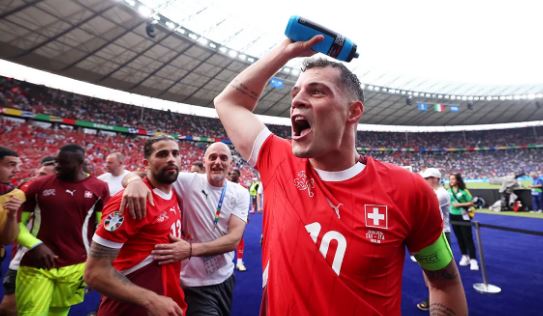 Xhaka tremb Zvicrën, mesfushori në dyshim për Anglinë