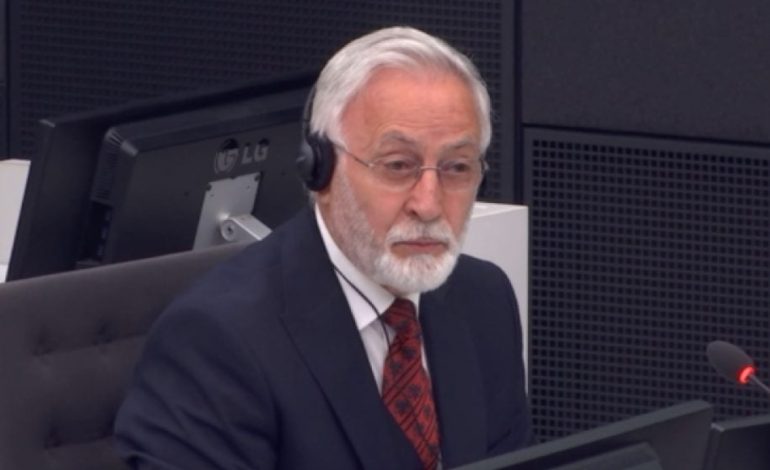 Jakup Krasniqit iu ndalua mbajtja e kravatës kuqezi në Hagë, reagon e bija e tij: Nga gjoksi mund nga t’ia zhvishni shqiponjën, por kurrë nga zemra