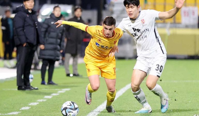 “Mbresëlënës në sulm dhe mbrojtje”, klubi i Gwangju nuk ndal elozhet për Asanin dhe e bllokon deri në dhjetor 2025