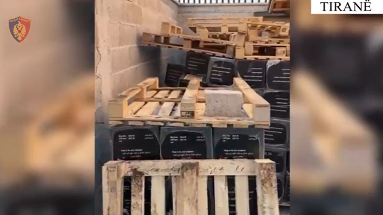 Sekuestrohet 7 ton kafe e kontrabanduar në Tiranë, në pranga një 33-vjeçar. Shpallen në kërkim pesë të tjerë