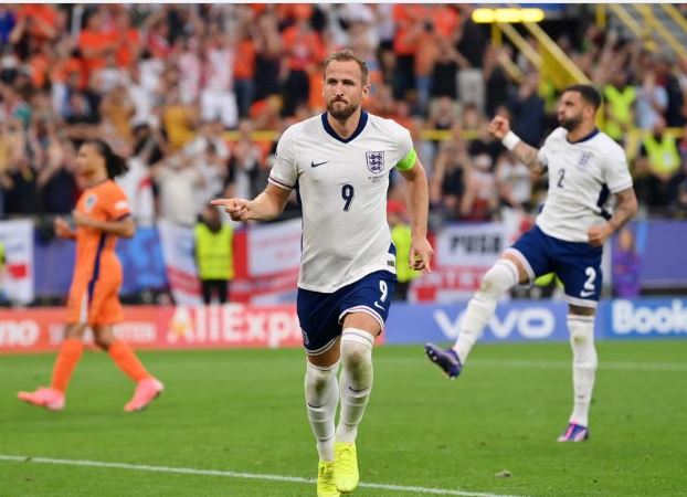 VIDEO/ Paqe në pjesën e parë, Kane i përgjigjet Simons, dy gola në 45 minuta