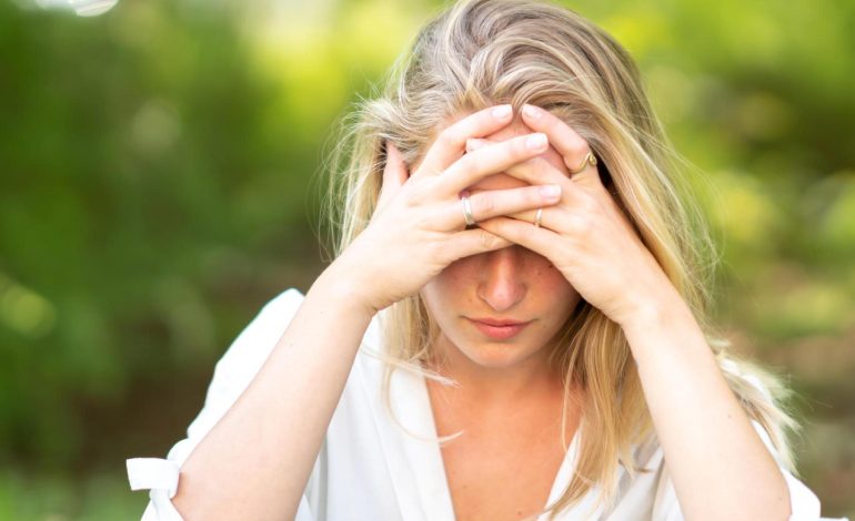 A Mund Të Shkaktojë Dielli Dhimbje Koke?