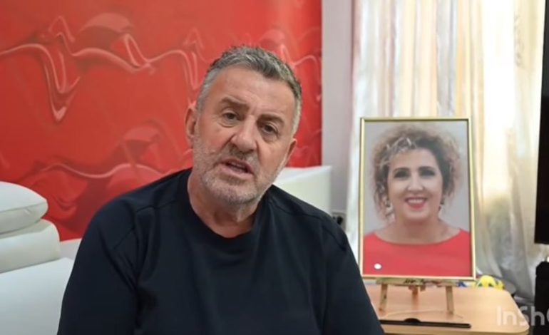 “Festo me engjëjt”/ Agron Llakaj dedikim prekës në 40 vjetorin e martesës për bashkëshorten e ndjerë: Ti ike pasi more…