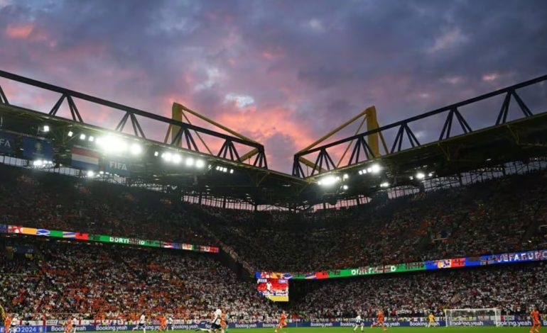 LIVE HOLANDË-ANGLI/ Van Dijk i afrohet golit, Pickford bën heroin për “Tre Luanët” (VIDEO)