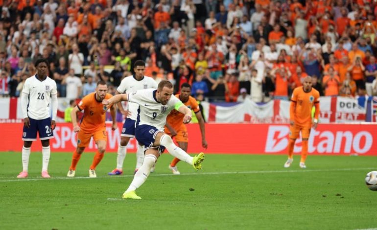 LIVE HOLANDË-ANGLI/ “Panik” në të dyja portat, shtyllat shpëtojnë Pickford dhe Verbruggen (VIDEO)