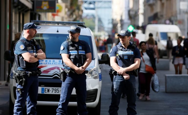 Sulm me armë zjarri në një festë ditëlindjeje në Francë, autori vret babë e bir dhe më pas veten