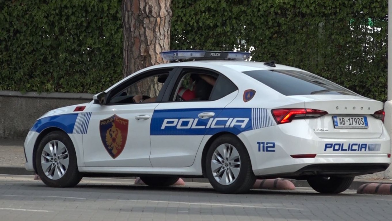 Plagosi me thikë 38-vjeçarin me probleme mendore, arrestohet ditën e sotme i mituri