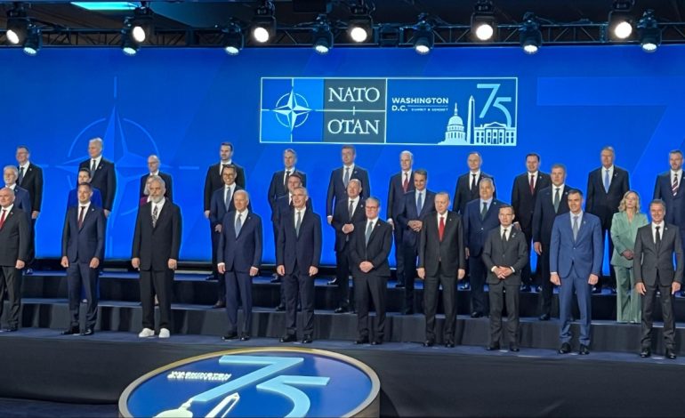 Kryeministri Rama krah Presidentit Biden dhe Stoltenberg/ Fotoja familjare e Këshillit të Atlantikut të Veriut