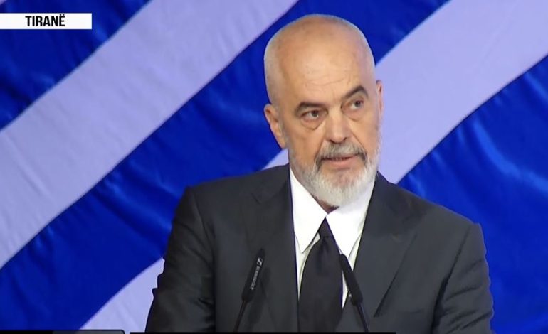 Debati për vendin ku të prehet Ismail Kadare, tregon pse nuk u varros pranë vëllezërve Frashëri apo te varrezat e dëshmorëve në Kosovë: Ai do të qeshte me mesazhet që më erdhën!